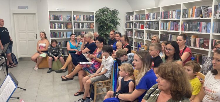 Slavnostní vyhlášení čtenáře roku a soutěže O nejpilnější včelku a nejmoudřejší sovičku